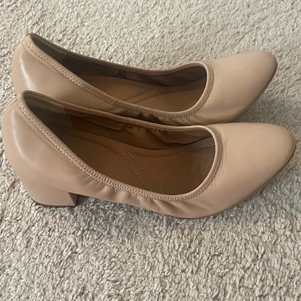Susina Beige Leather Round-Toe Pumps - Picture 1 of 5
